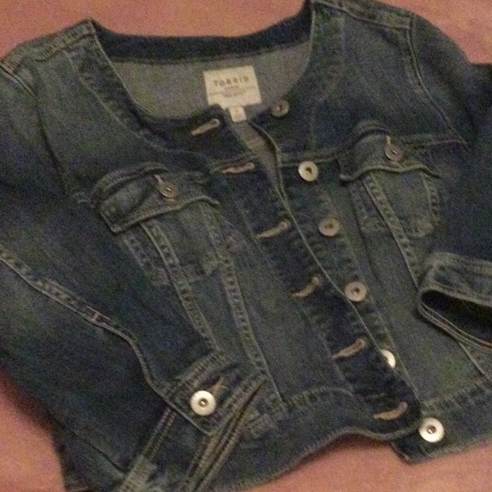 Short denim jacket
